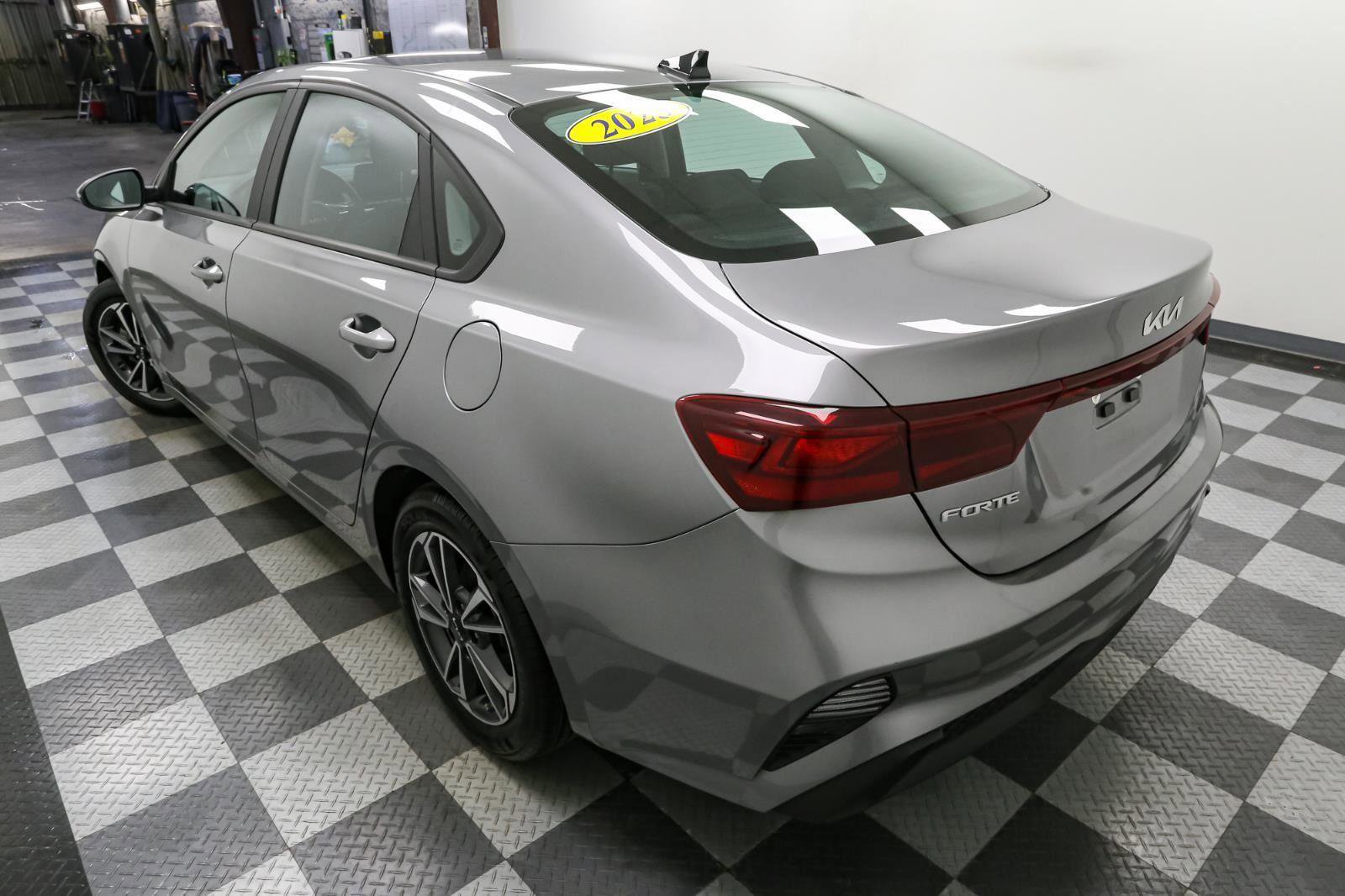 Used 2023 Kia Forte LXS w/ LXS Technology Package image 9