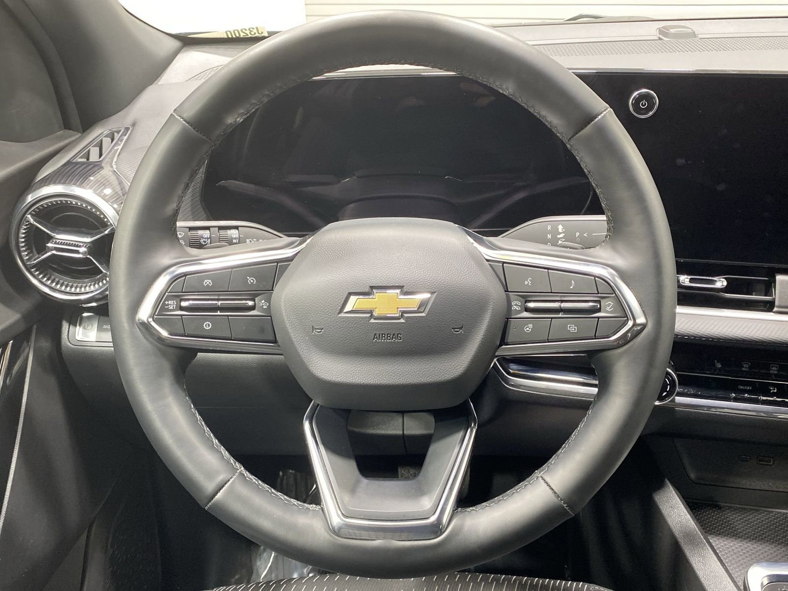 Used 2025 Chevrolet Equinox LT AWD/4WD image 14