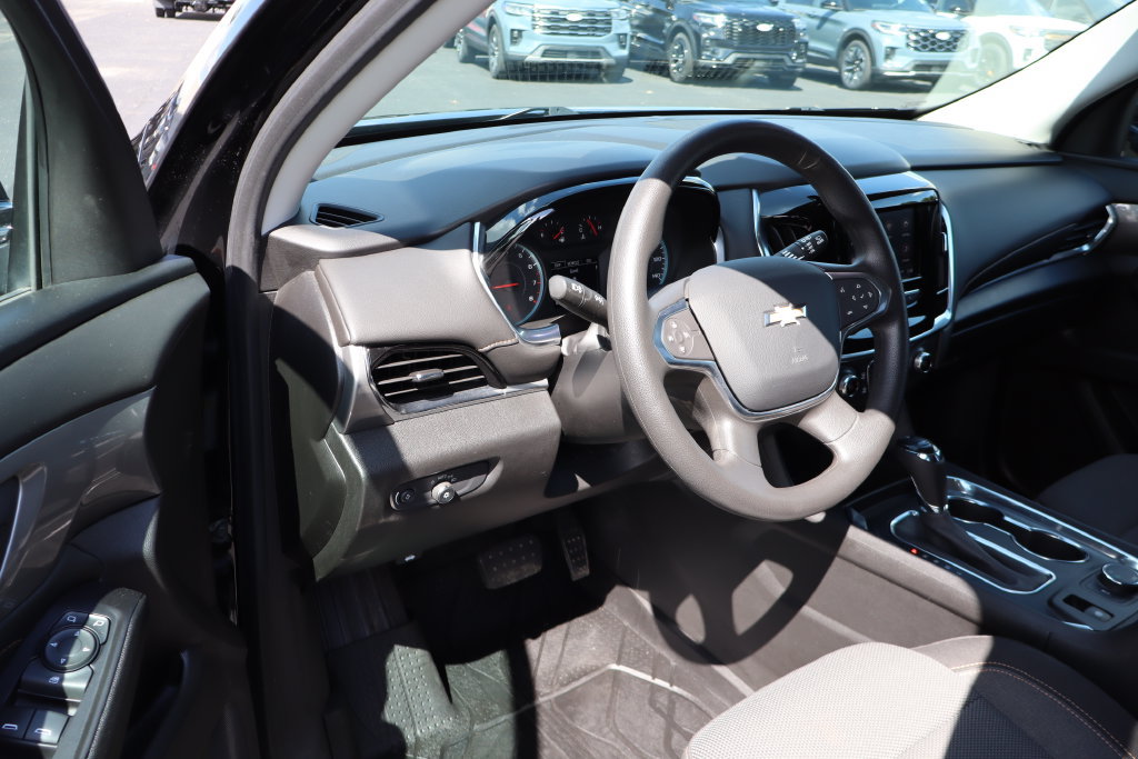 Used 2020 Chevrolet Traverse LS AWD/4WD image 4