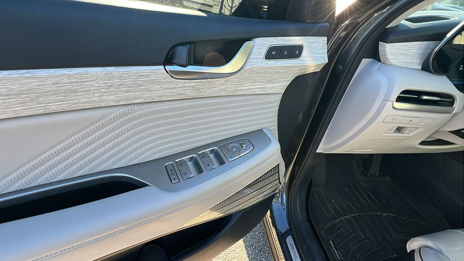 Used 2024 Hyundai Palisade Calligraphy image 15