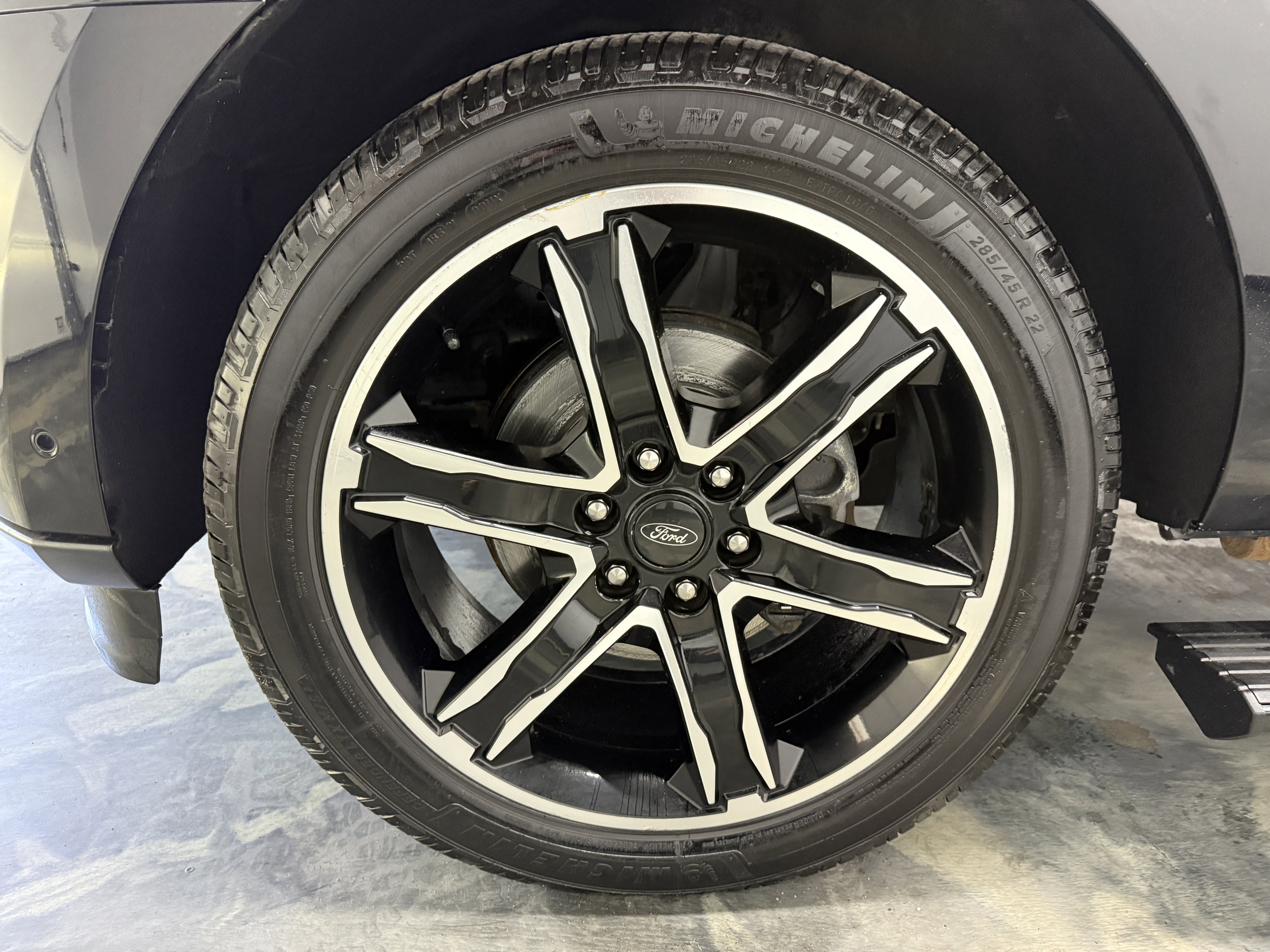 Used 2019 Ford Expedition Limited w/ Equipment Group 303A AWD/4WD image 30