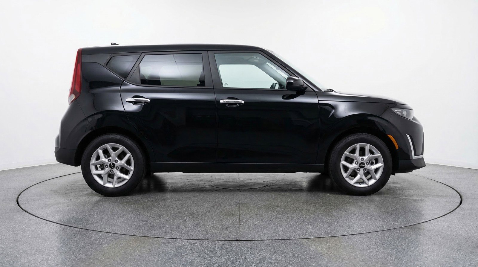Used 2025 Kia Soul LX w/ LX Technology Package image 11
