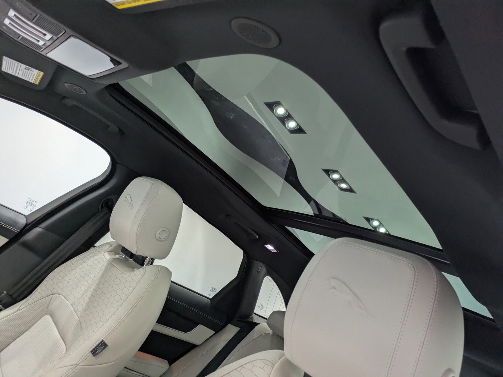 New 2026 Jaguar F-PACE R-Dynamic S image 9