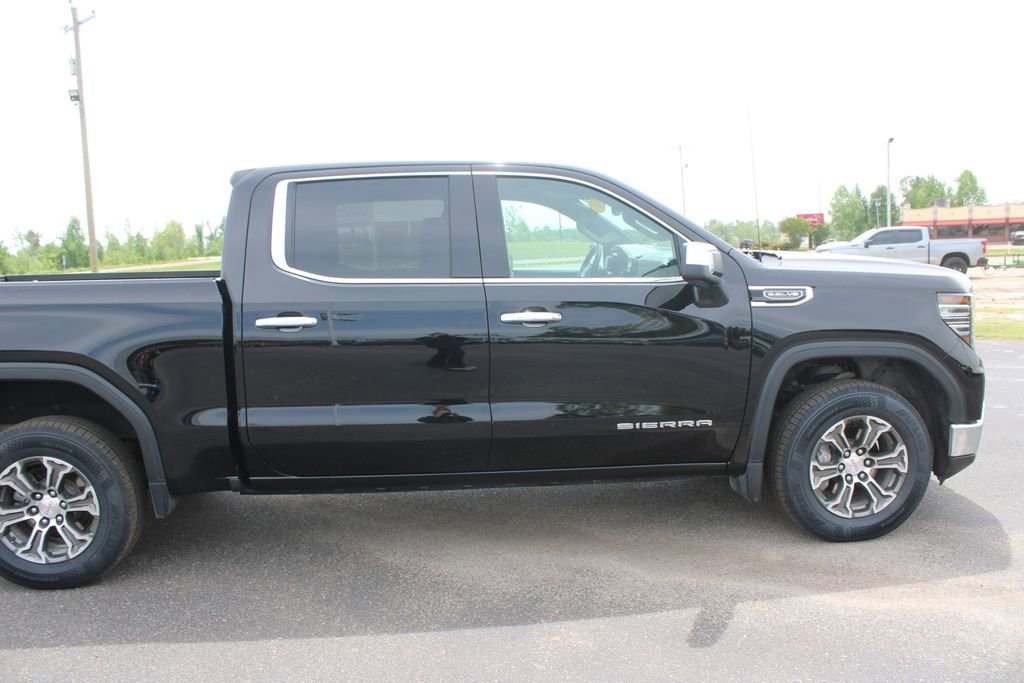 Used 2025 GMC Sierra 1500 SLT AWD/4WD image 11