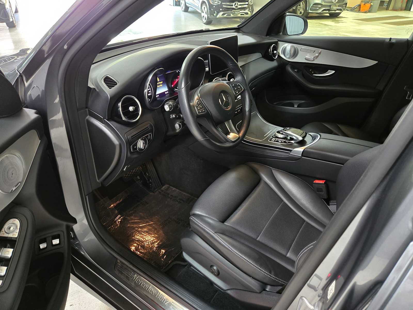 Used 2019 Mercedes-Benz GLC 350e 4MATIC image 20