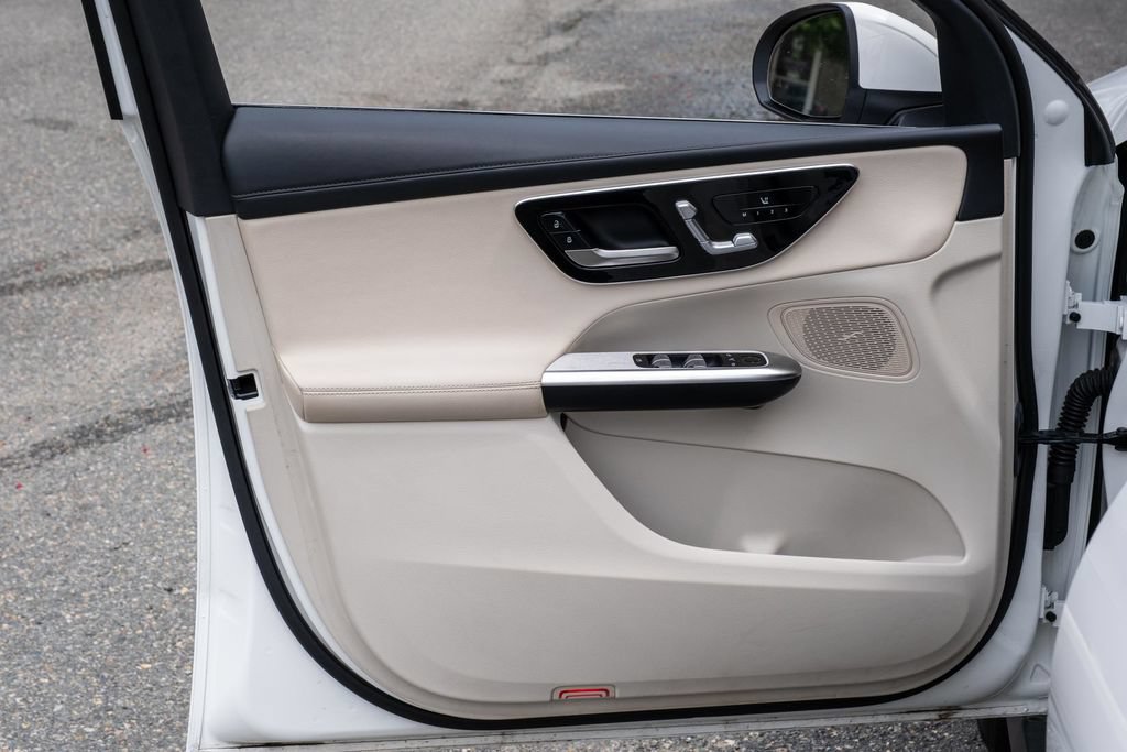 Used 2023 Mercedes-Benz GLC 300 4MATIC image 12
