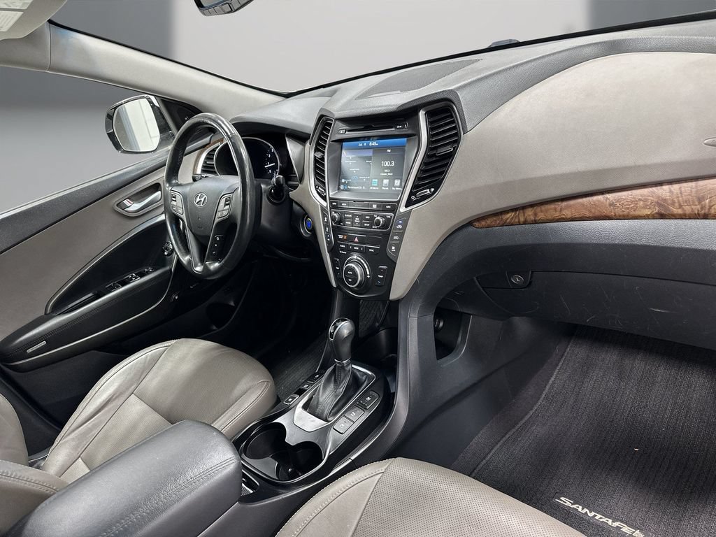 Used 2017 Hyundai Santa Fe Limited AWD/4WD image 16