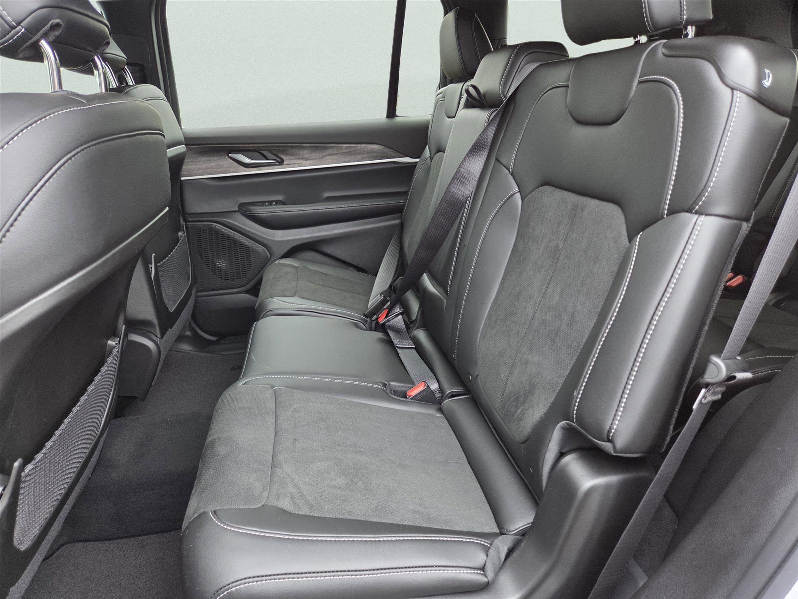 New 2026 Jeep Grand Cherokee L 2WD image 23