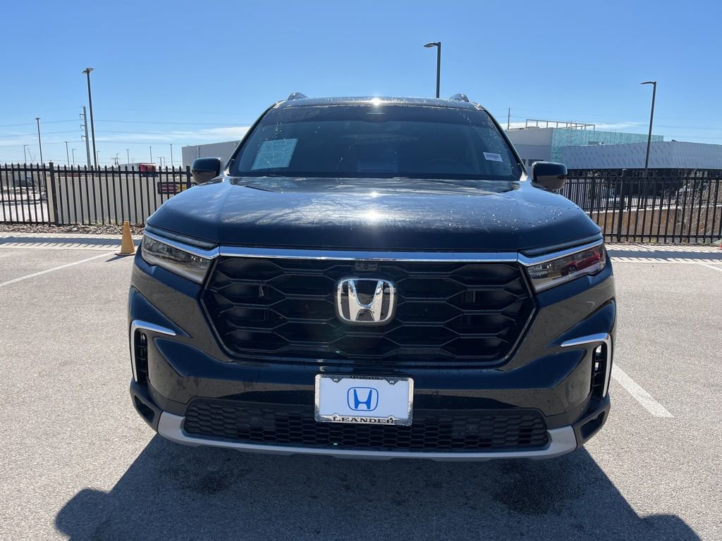 Used 2025 Honda Pilot Elite image 2