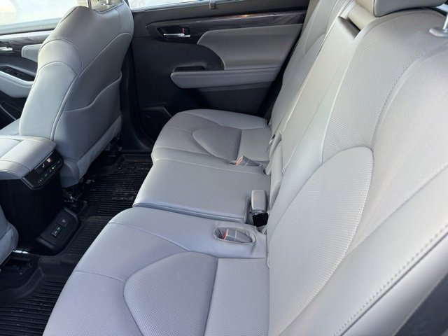 Certified 2022 Toyota Highlander Limited image 8