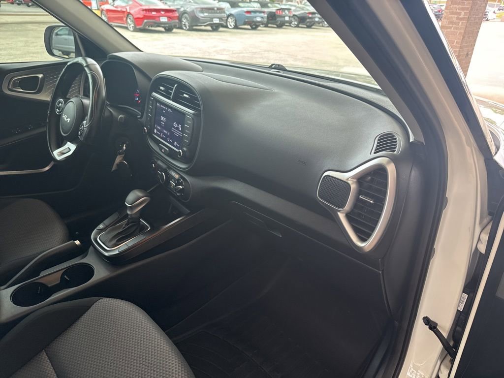 Used 2022 Kia Soul LX w/ Technology Package image 16