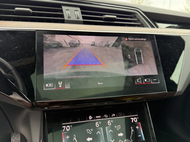 Used 2022 Audi e-tron Premium Plus w/ Premium Plus Package AWD/4WD image 19