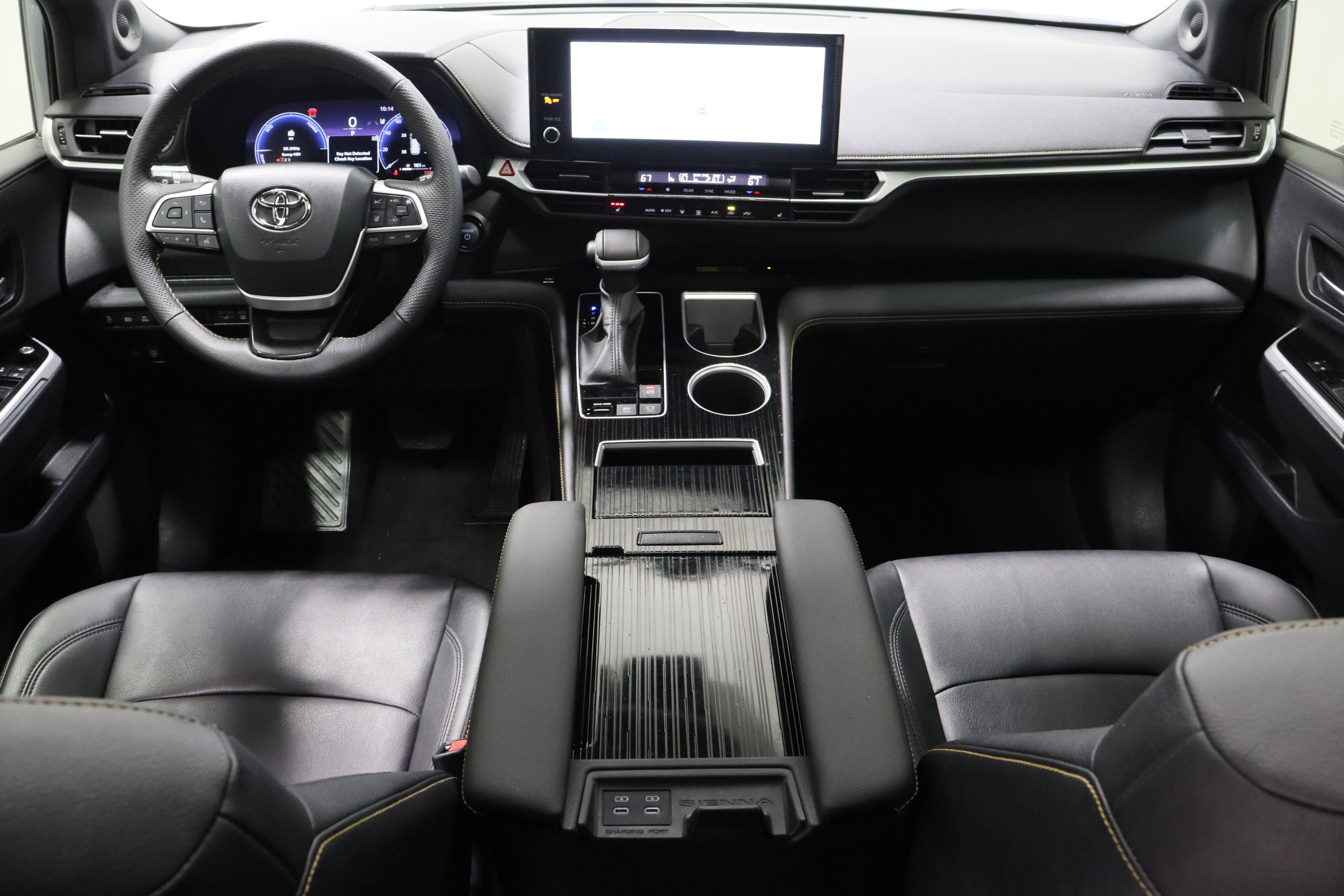 Used 2025 Toyota Sienna XLE Woodland Edition image 33