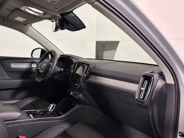 Used 2024 Volvo XC40 B5 Ultimate w/ Protection Package Premier AWD/4WD image 22