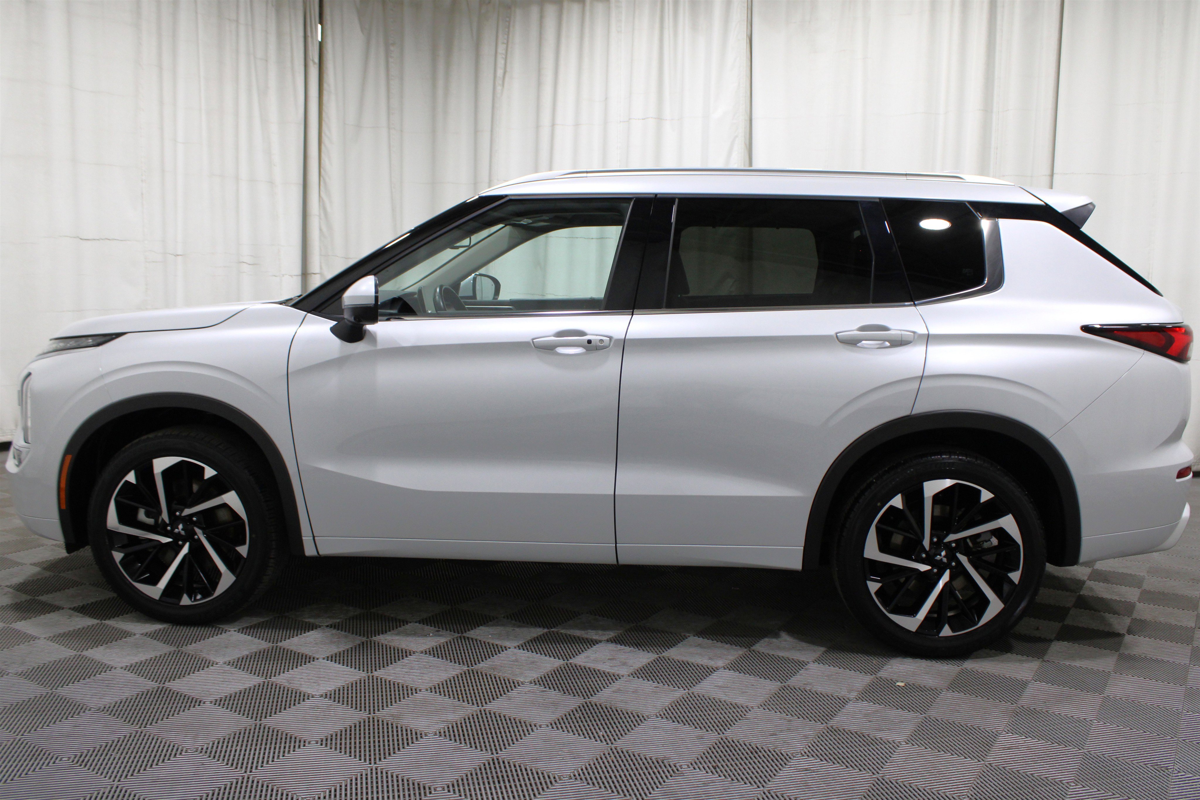 Used 2024 Mitsubishi Outlander SEL image 41