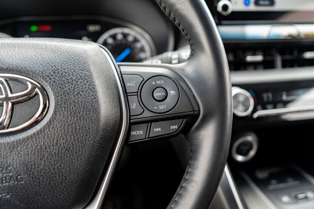 Certified 2024 Toyota Venza LE image 24