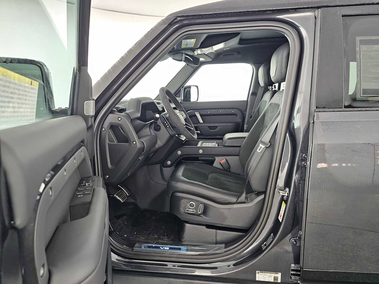 New 2024 Land Rover Defender 130 V8 image 21