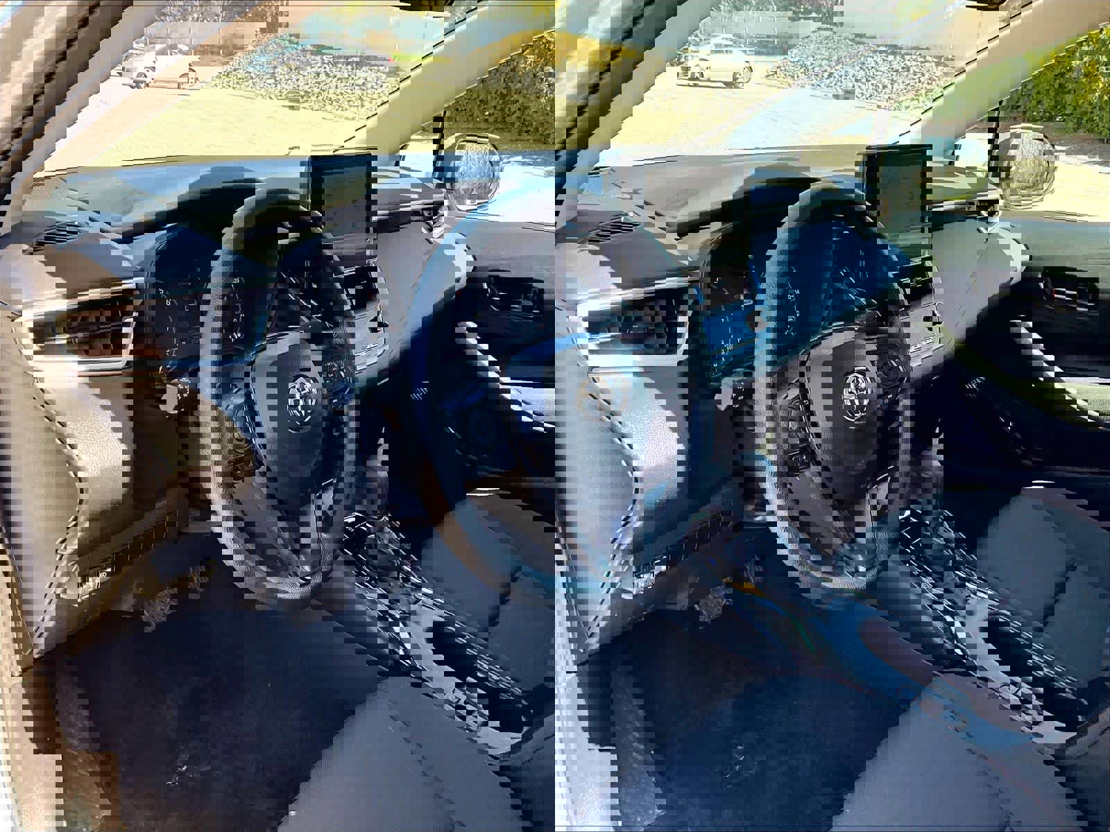 Used 2025 Toyota Corolla LE image 8