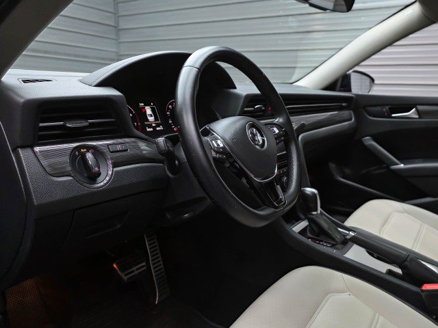 Used 2020 Volkswagen Passat 2.0T R-Line FWD image 11