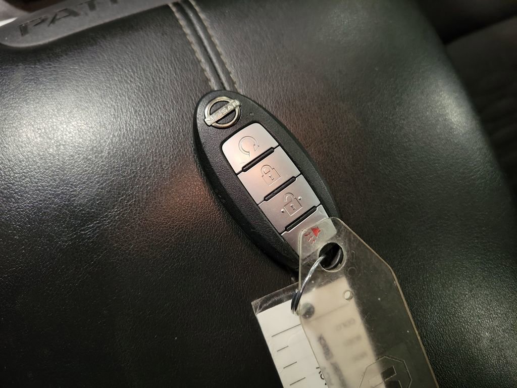 Used 2022 Nissan Pathfinder SV image 15