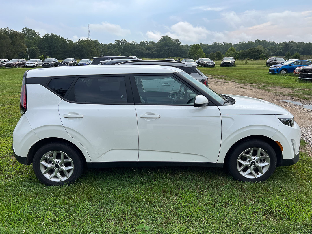 Used 2025 Kia Soul LX w/ LX Technology Package FWD image 6