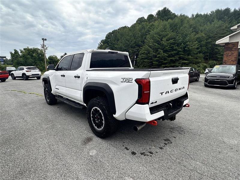 Used 2024 Toyota Tacoma TRD Off-Road AWD/4WD image 8