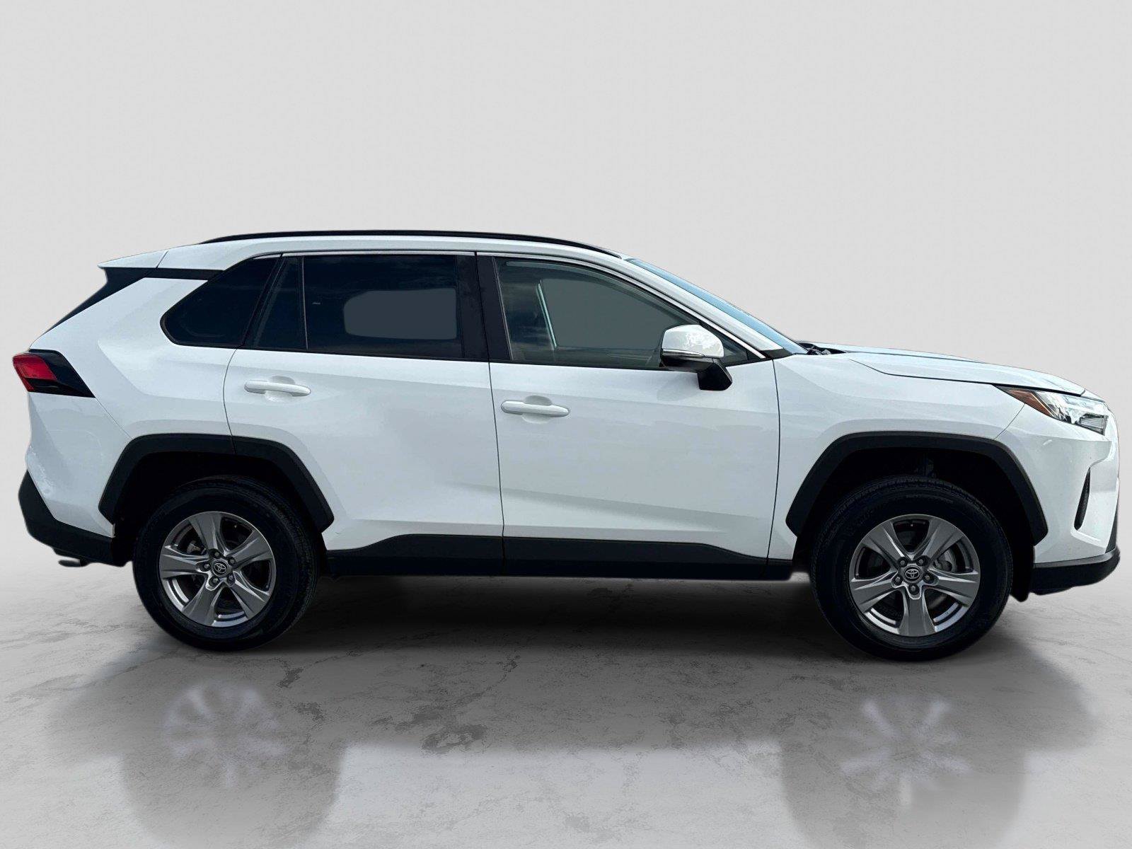 Used 2025 Toyota RAV4 XLE AWD/4WD image 4