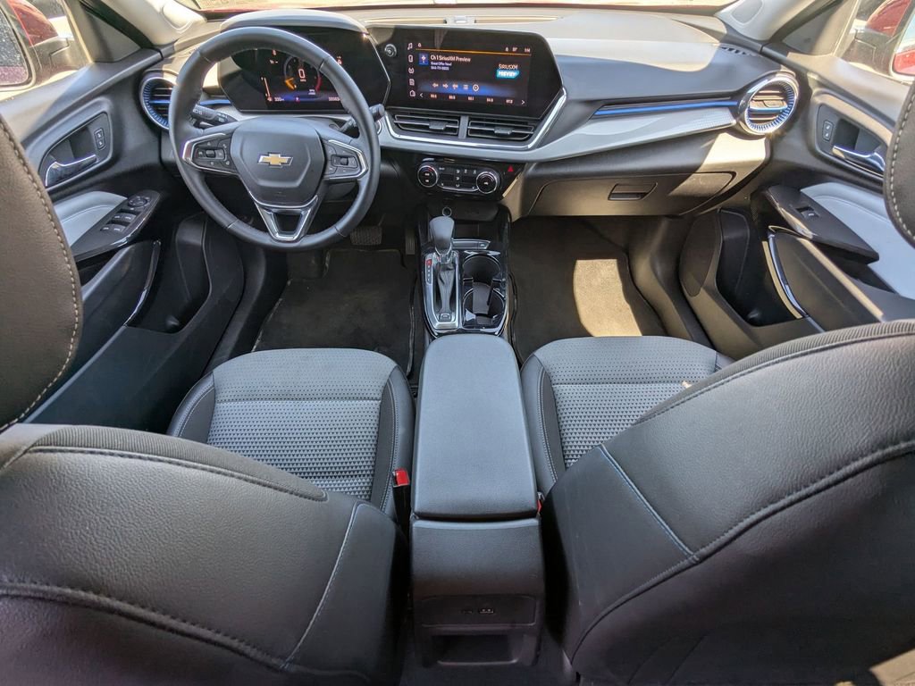 Used 2025 Chevrolet Trax LT w/ LT Convenience Package FWD image 26
