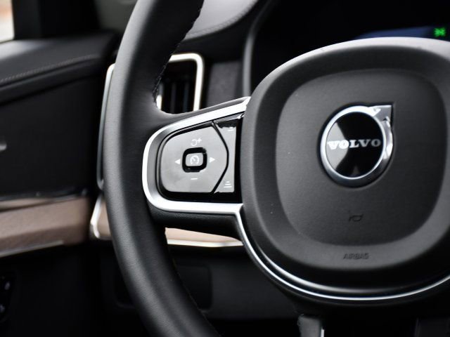 Certified 2025 Volvo XC90 B6 Plus image 20