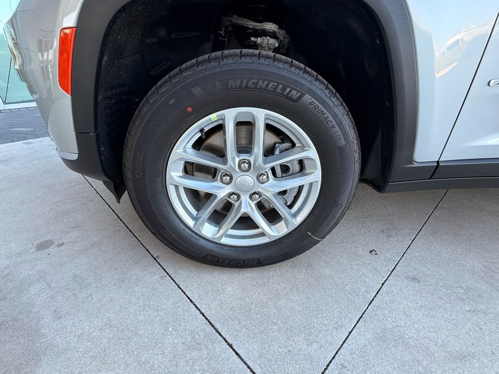 New 2026 Jeep Grand Cherokee L Laredo AWD/4WD image 32