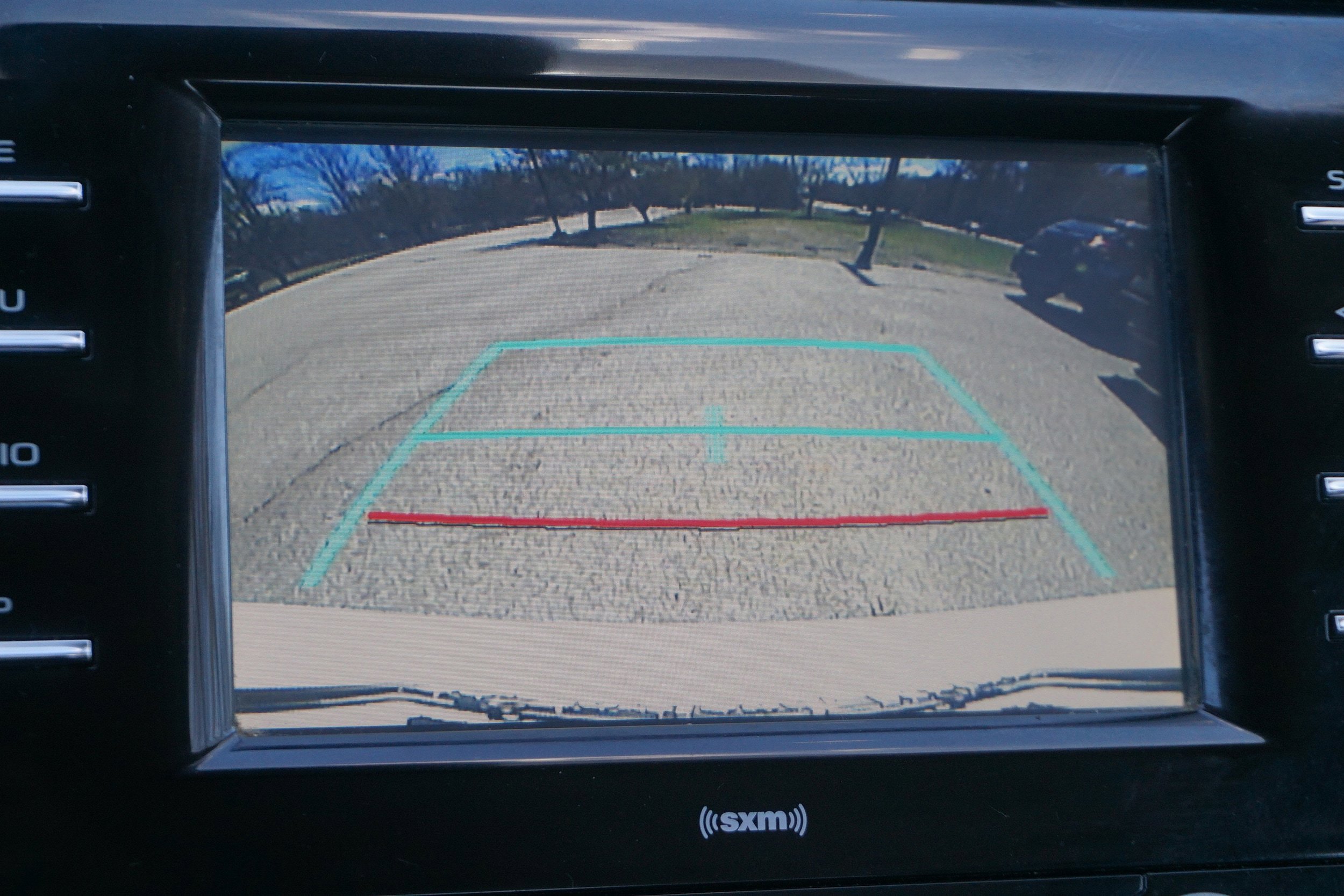 Used 2020 Toyota Camry SE FWD image 21