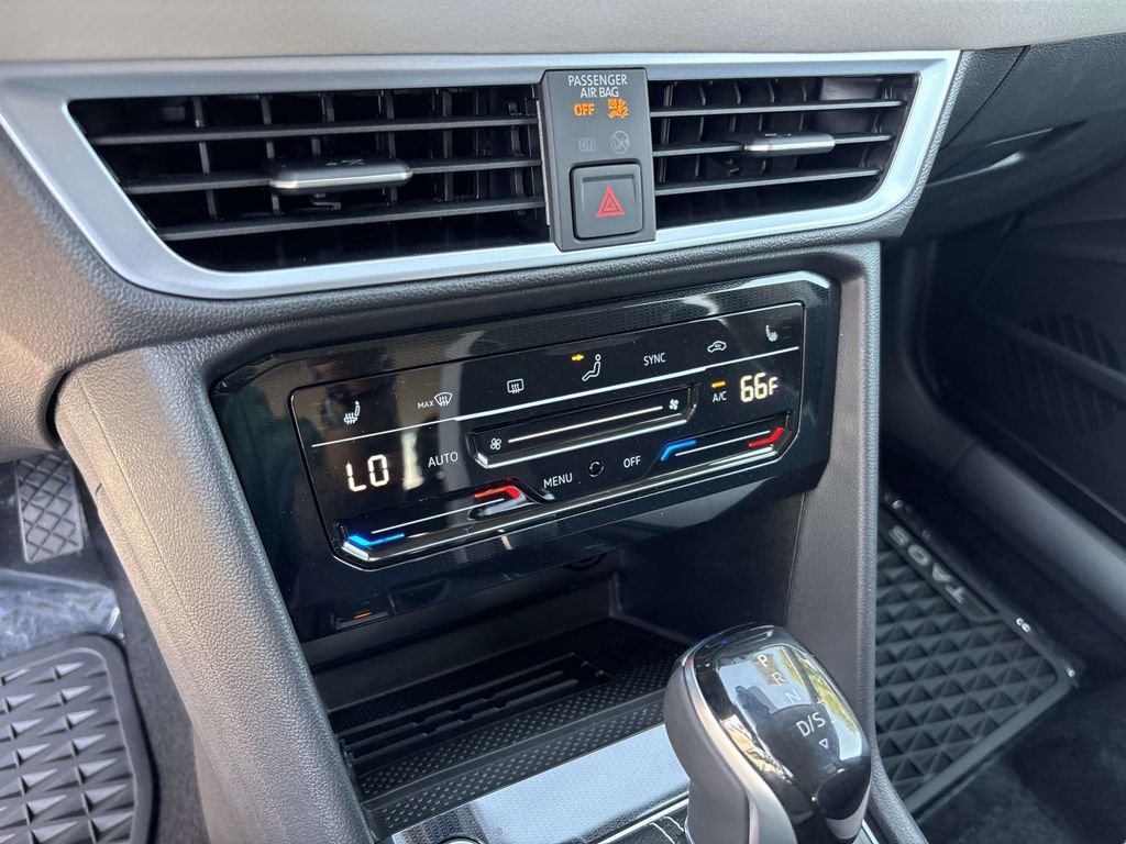 New 2025 Volkswagen Taos SE image 21
