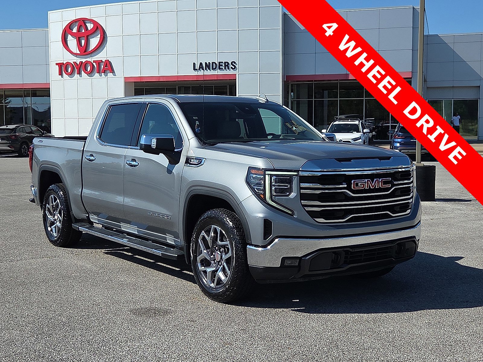 Used 2023 GMC Sierra 1500 SLT image 1