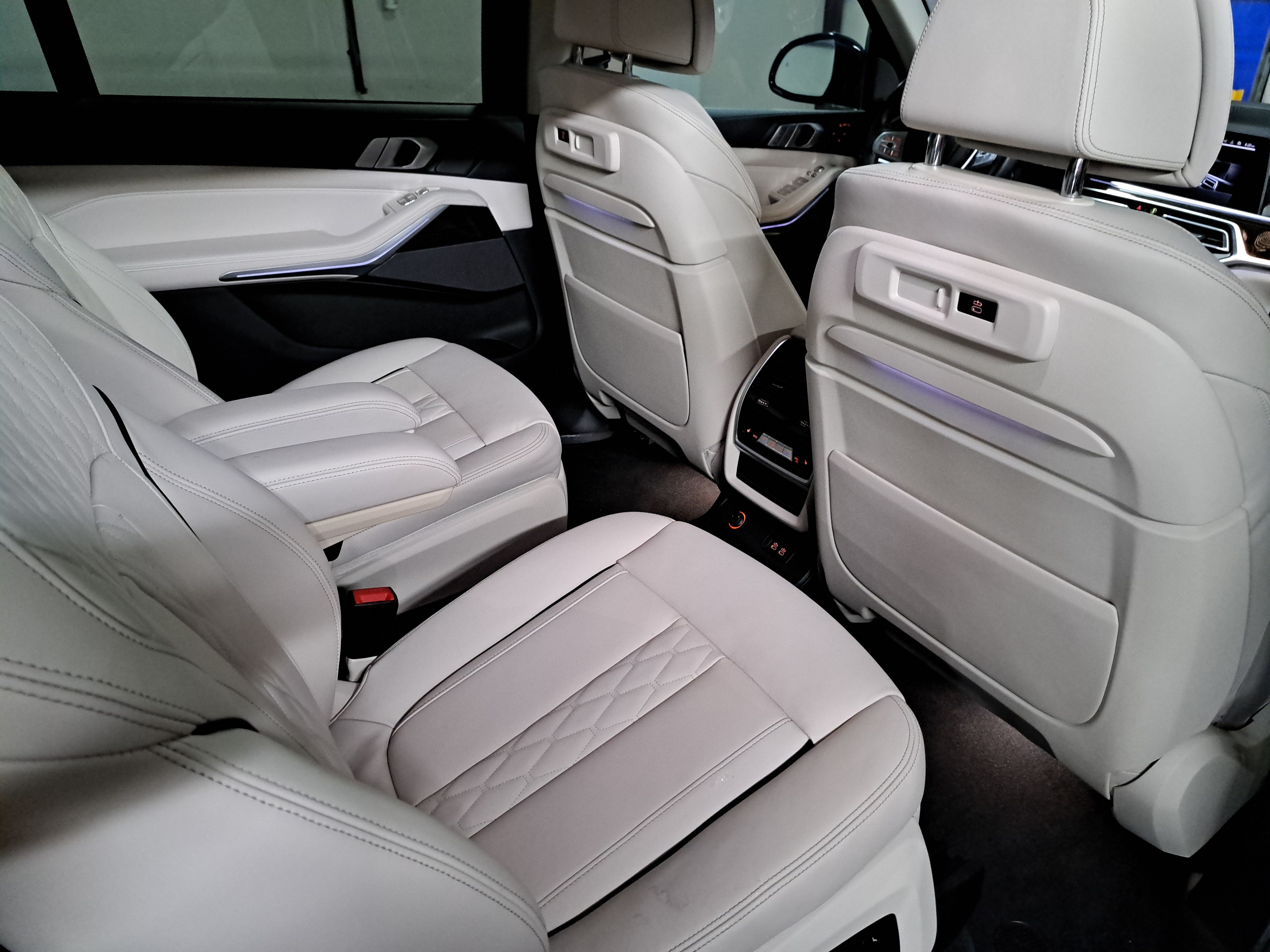 Used 2020 BMW X7 xDrive40i w/ Executive Package AWD/4WD image 11