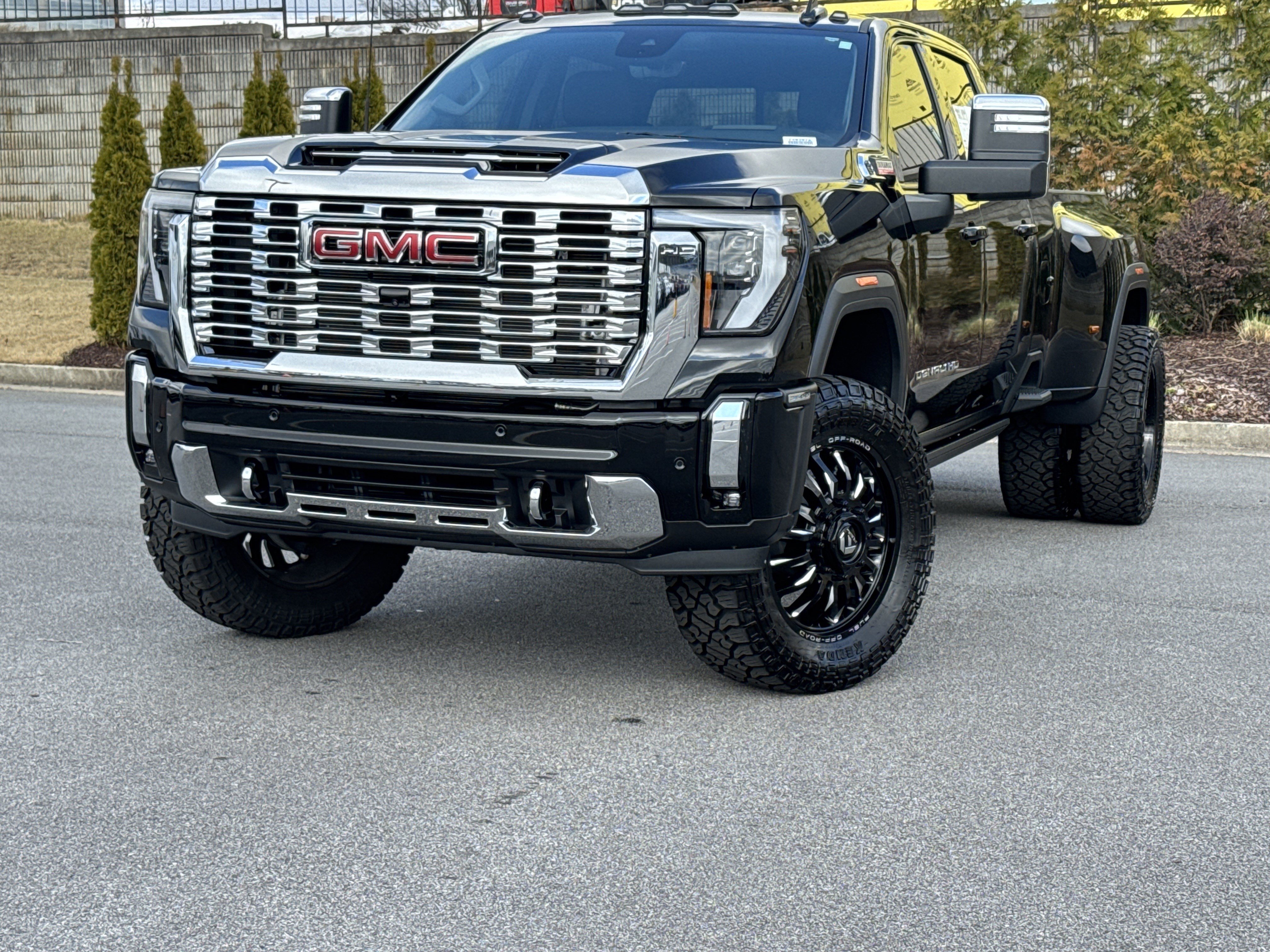 Used 2024 GMC Sierra 3500 Denali w/ Denali Reserve Package image 5