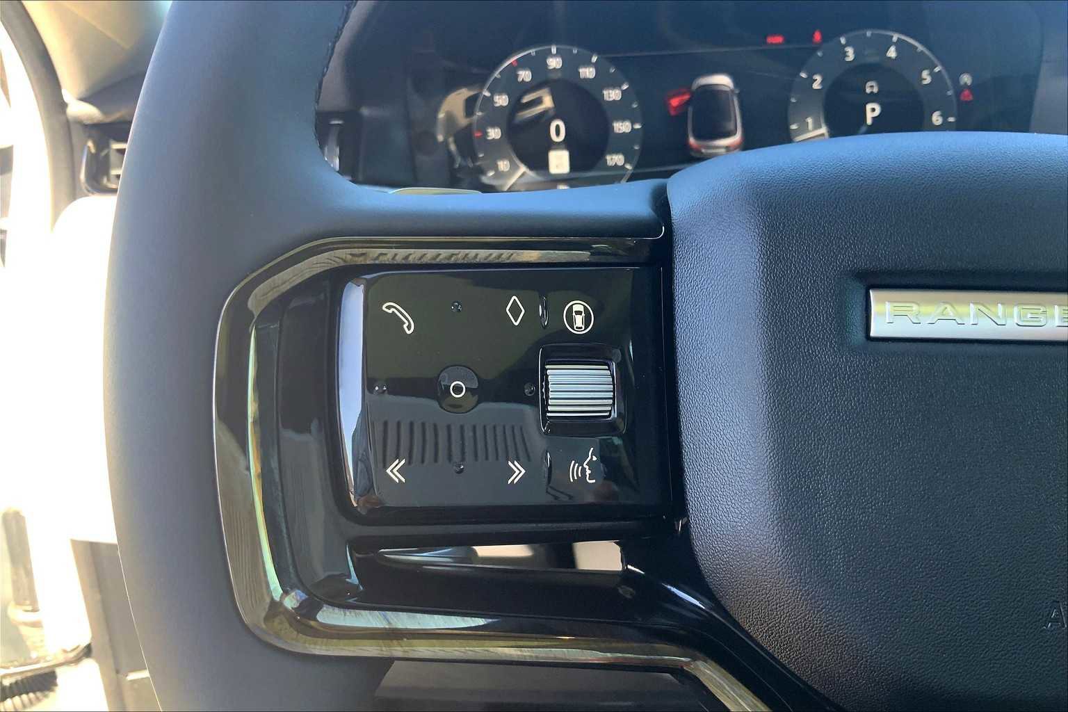 Used 2025 Land Rover Range Rover Evoque Dynamic SE image 22