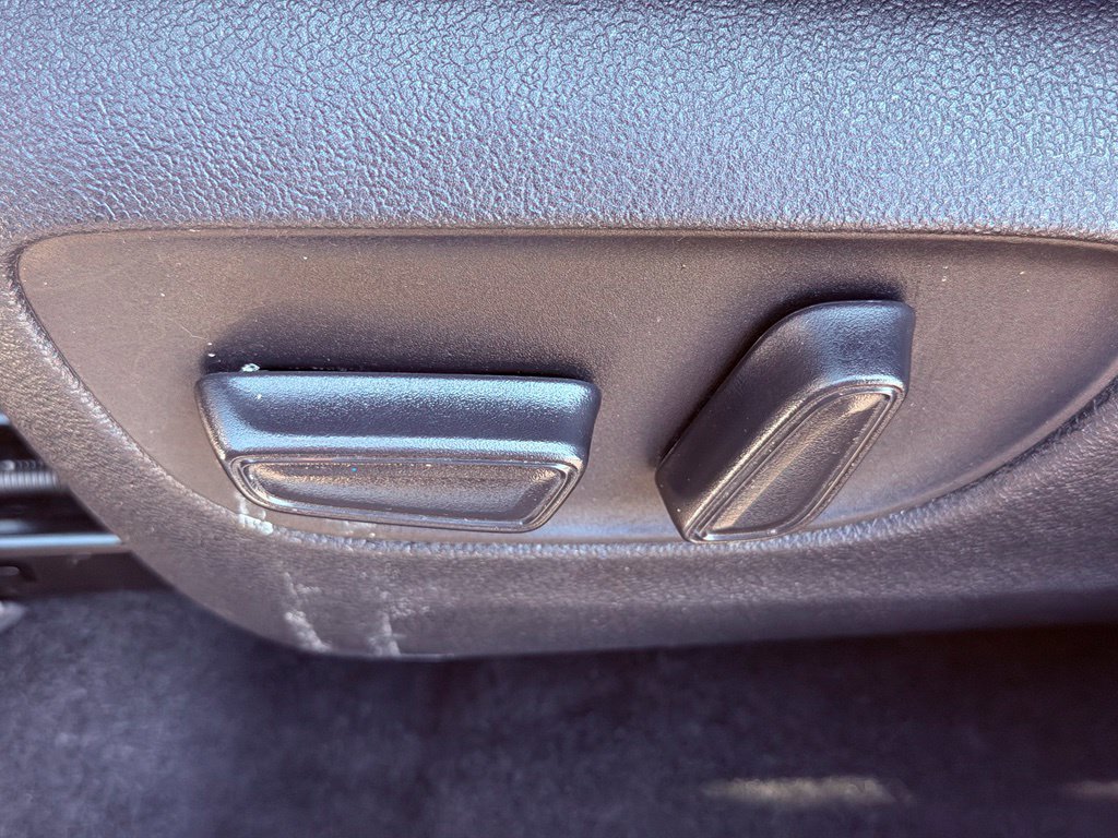Used 2023 Toyota Highlander LE FWD image 17
