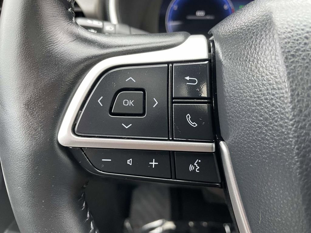 Used 2023 Toyota Highlander Limited image 35