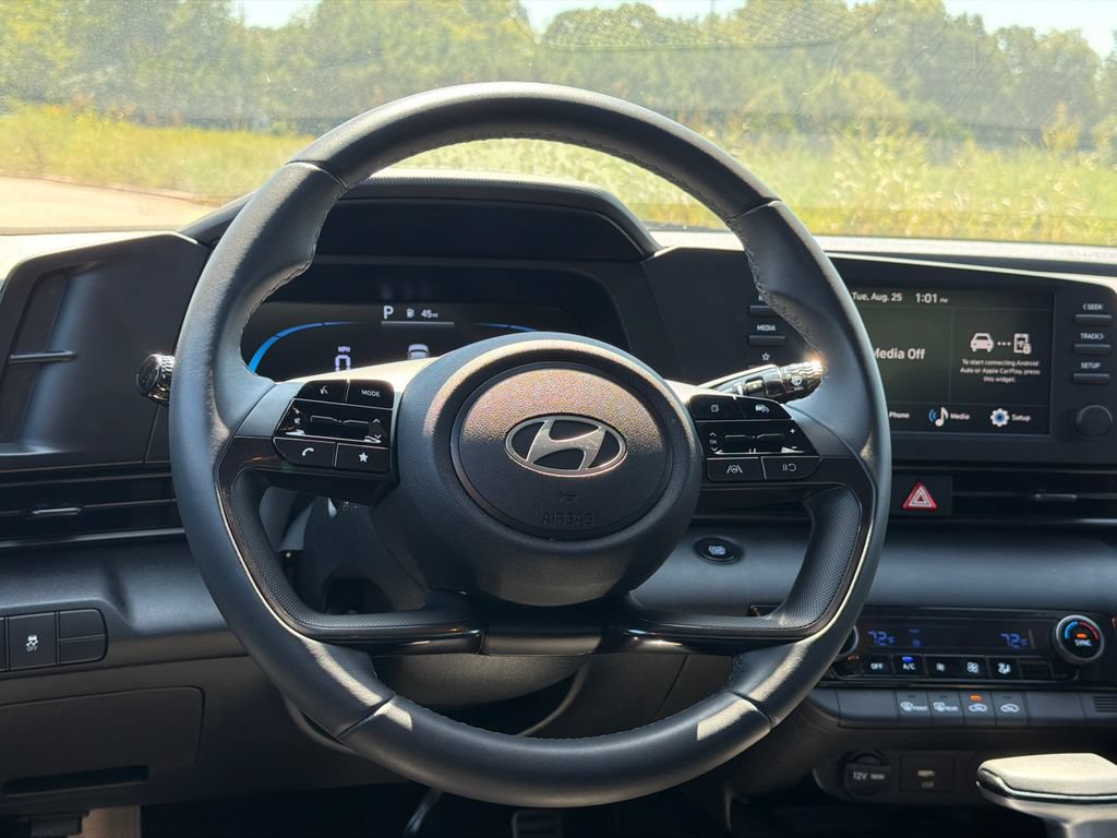 Certified 2025 Hyundai Elantra Sport FWD image 21