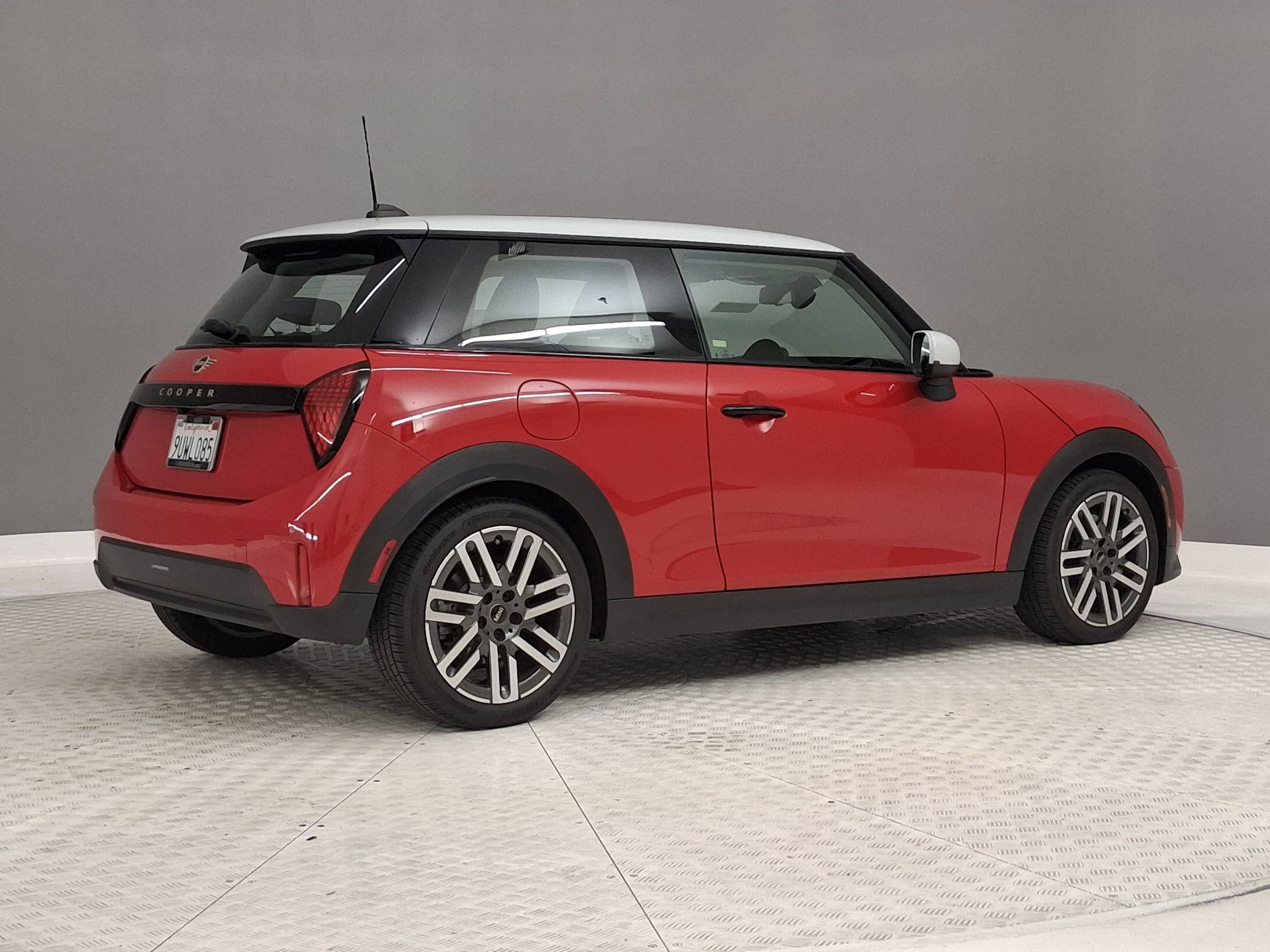 Used 2025 MINI Cooper 2-Door Hardtop image 7
