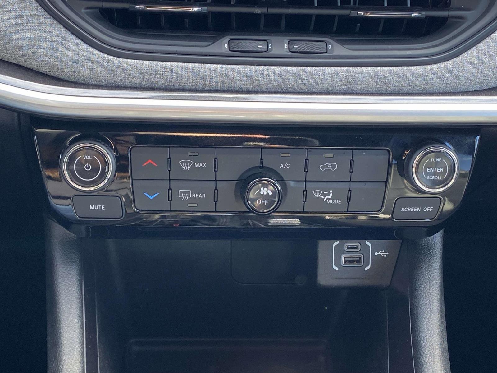 Used 2023 Jeep Compass Latitude w/ Sun and Sound Group image 30