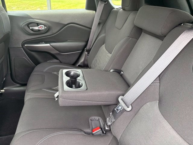 Used 2022 Jeep Cherokee Latitude AWD/4WD image 39