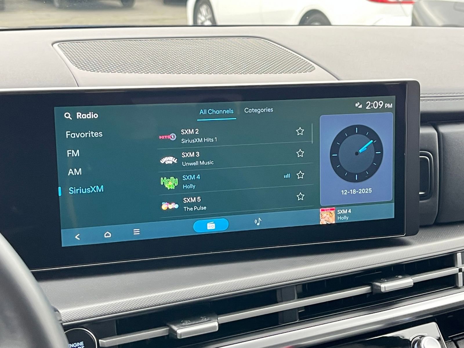 Used 2025 Hyundai Santa Fe SEL image 21