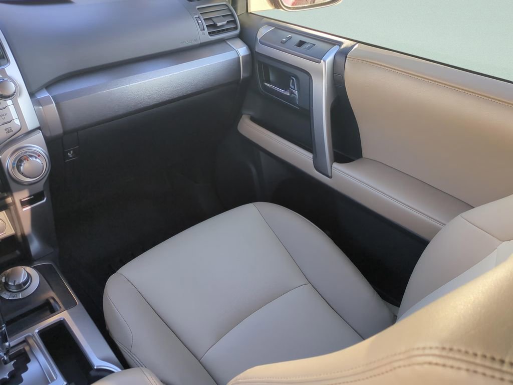 Used 2015 Toyota 4Runner SR5 Premium image 24