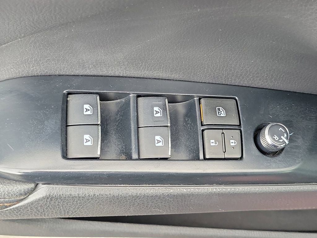 Used 2020 Toyota Camry XLE image 19