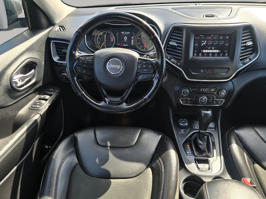 Used 2020 Jeep Cherokee Latitude Plus AWD/4WD image 3