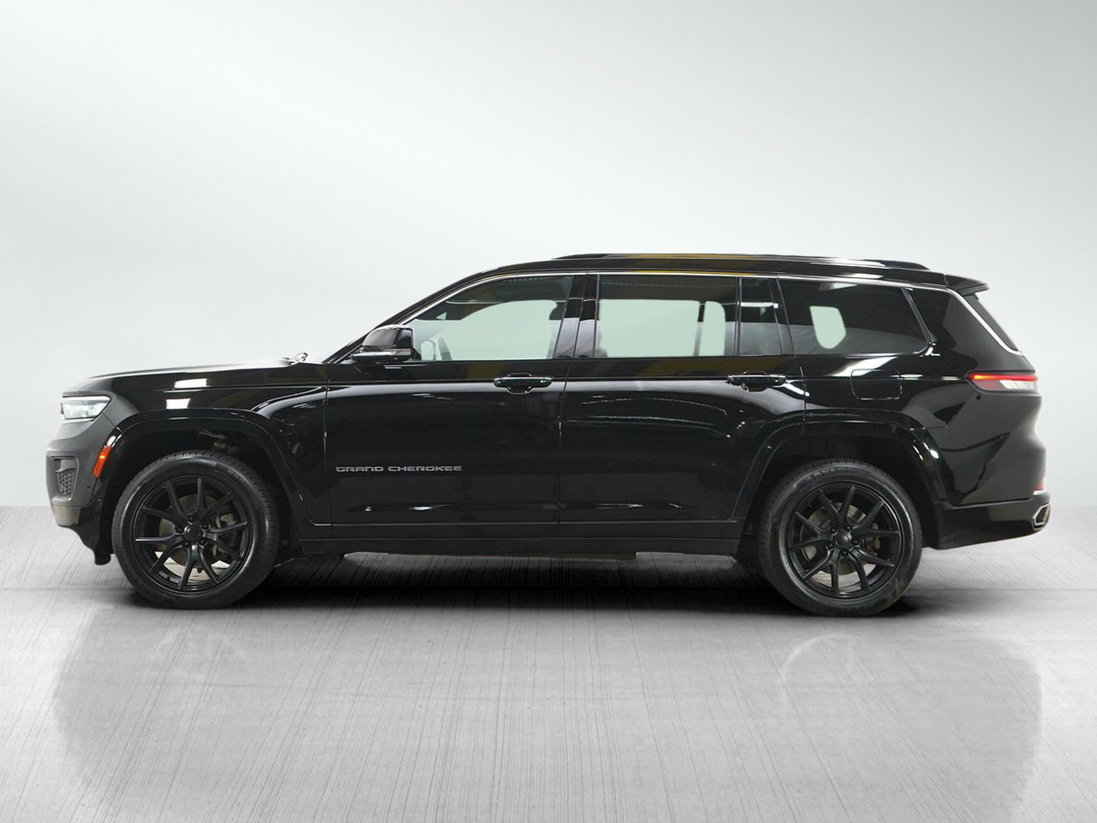 Used 2021 Jeep Grand Cherokee L Overland w/ Advanced Protech Group III AWD/4WD image 2