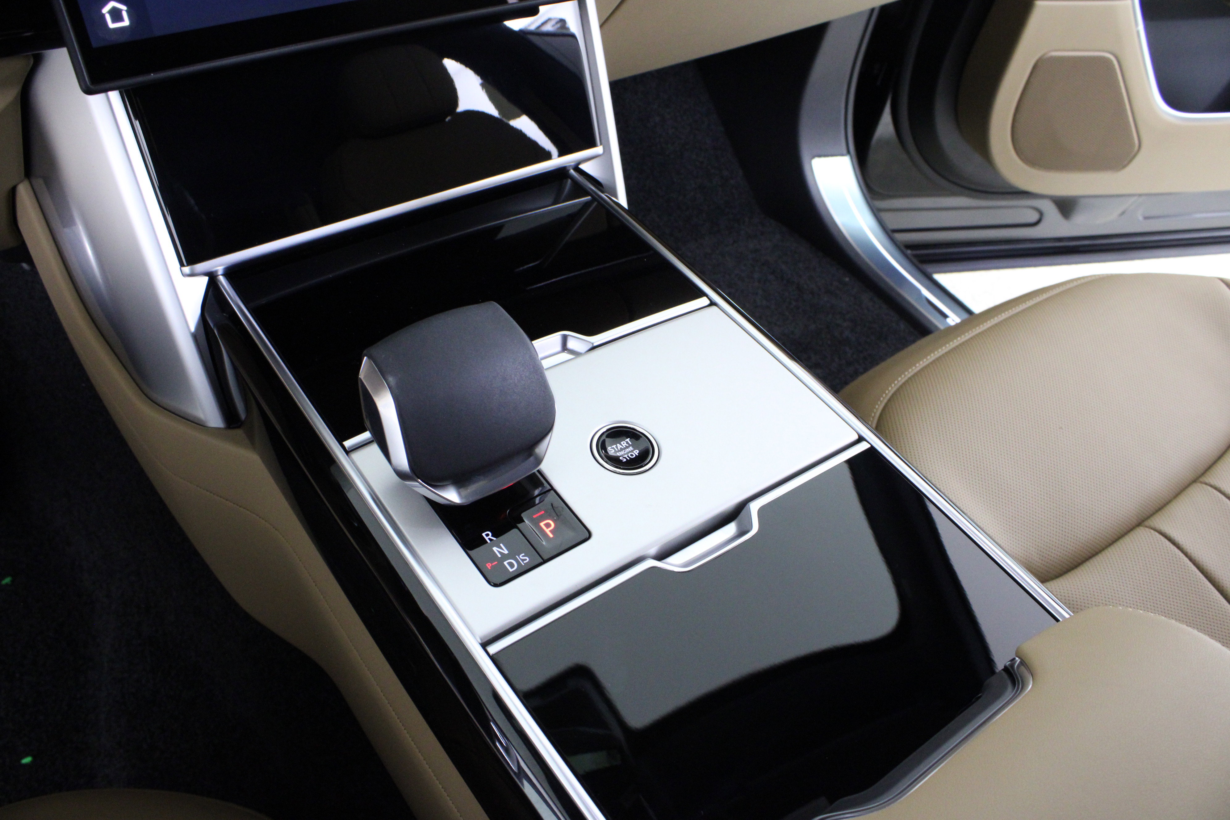 New 2026 Land Rover Range Rover Long Wheelbase SE image 22