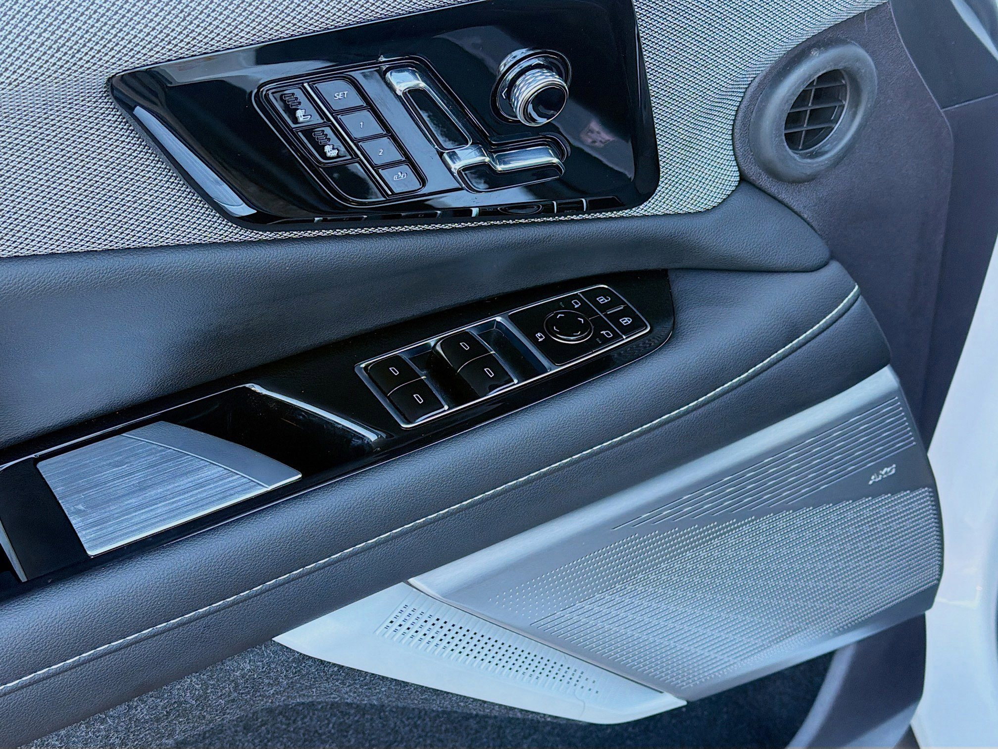 Used 2025 Cadillac Optiq Sport 1 w/ LPO, Floor Liner Package image 23