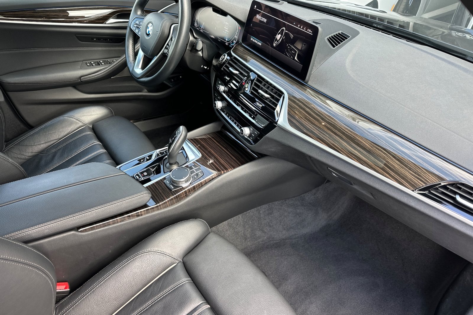 Used 2023 BMW 530e xDrive w/ Premium Package AWD/4WD image 14